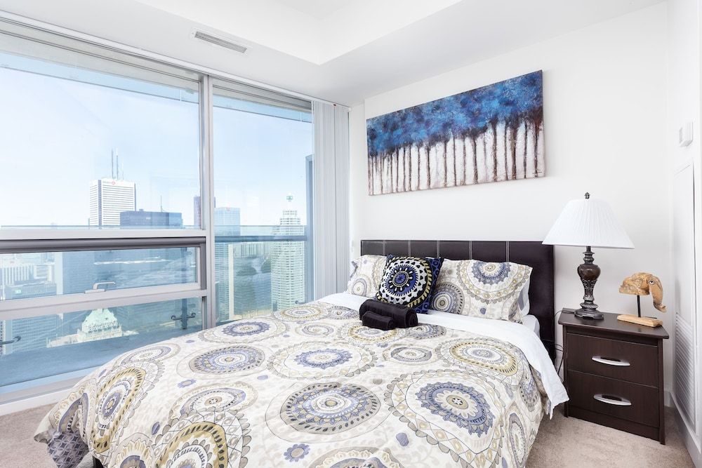 TopLine Suites - Ice Condos Luxury Condo, Multiple Beds, City View 3