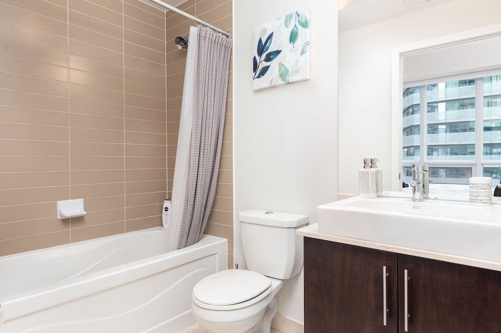 TopLine Suites - Ice Condos Deluxe Condo, Partial Lake View 7