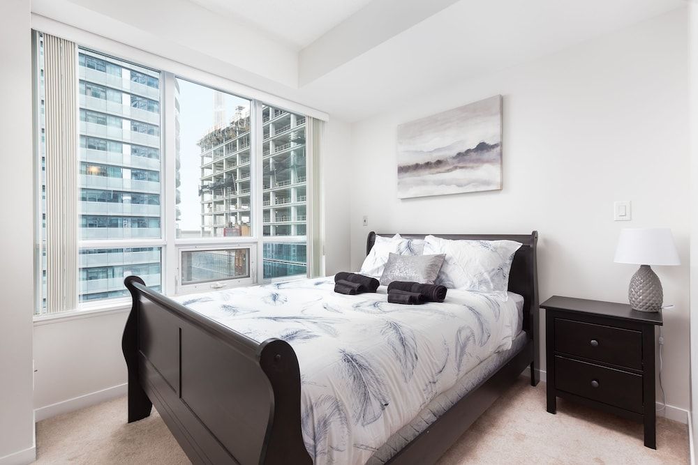 TopLine Suites - Ice Condos Deluxe Condo, Partial Lake View 4