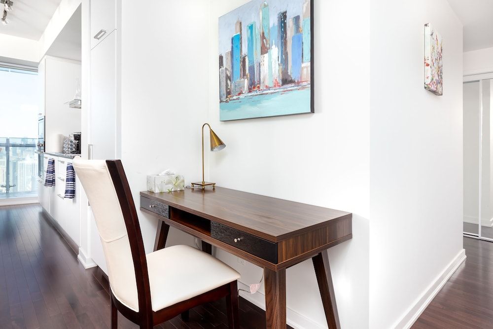 TopLine Suites - Ice Condos Luxury Condo, Multiple Beds, City View 10