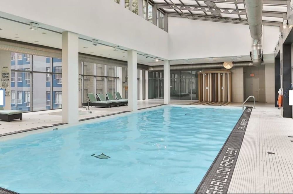 undefined Stylish Suite in Downtown Toronto 8