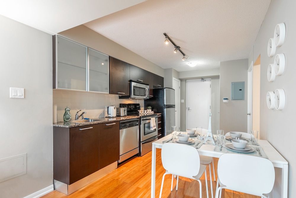 undefined Stylish Suite in Downtown Toronto 5