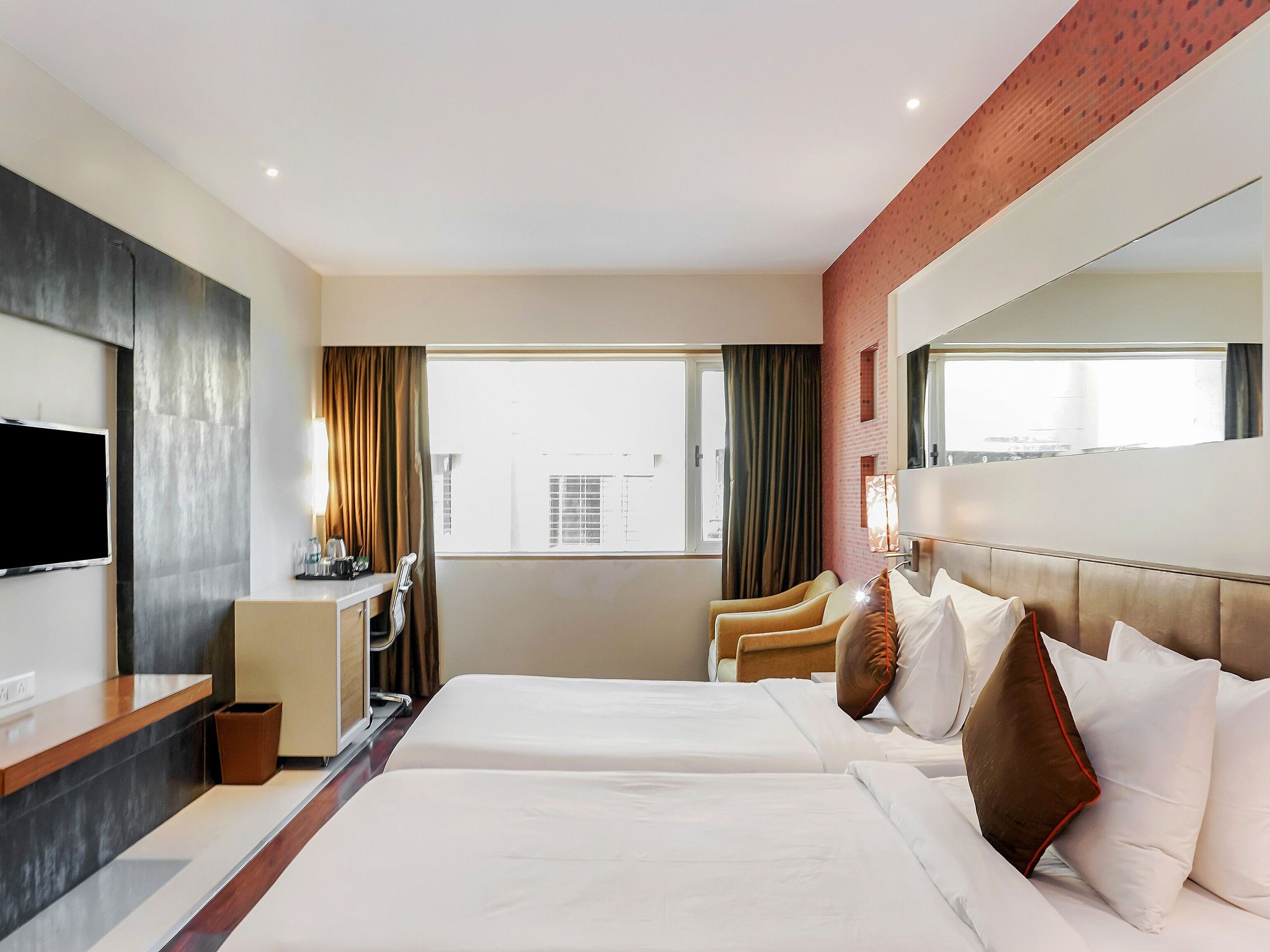 7 Apple Hotel Pimpri Pune Premium Suite Queen Bed