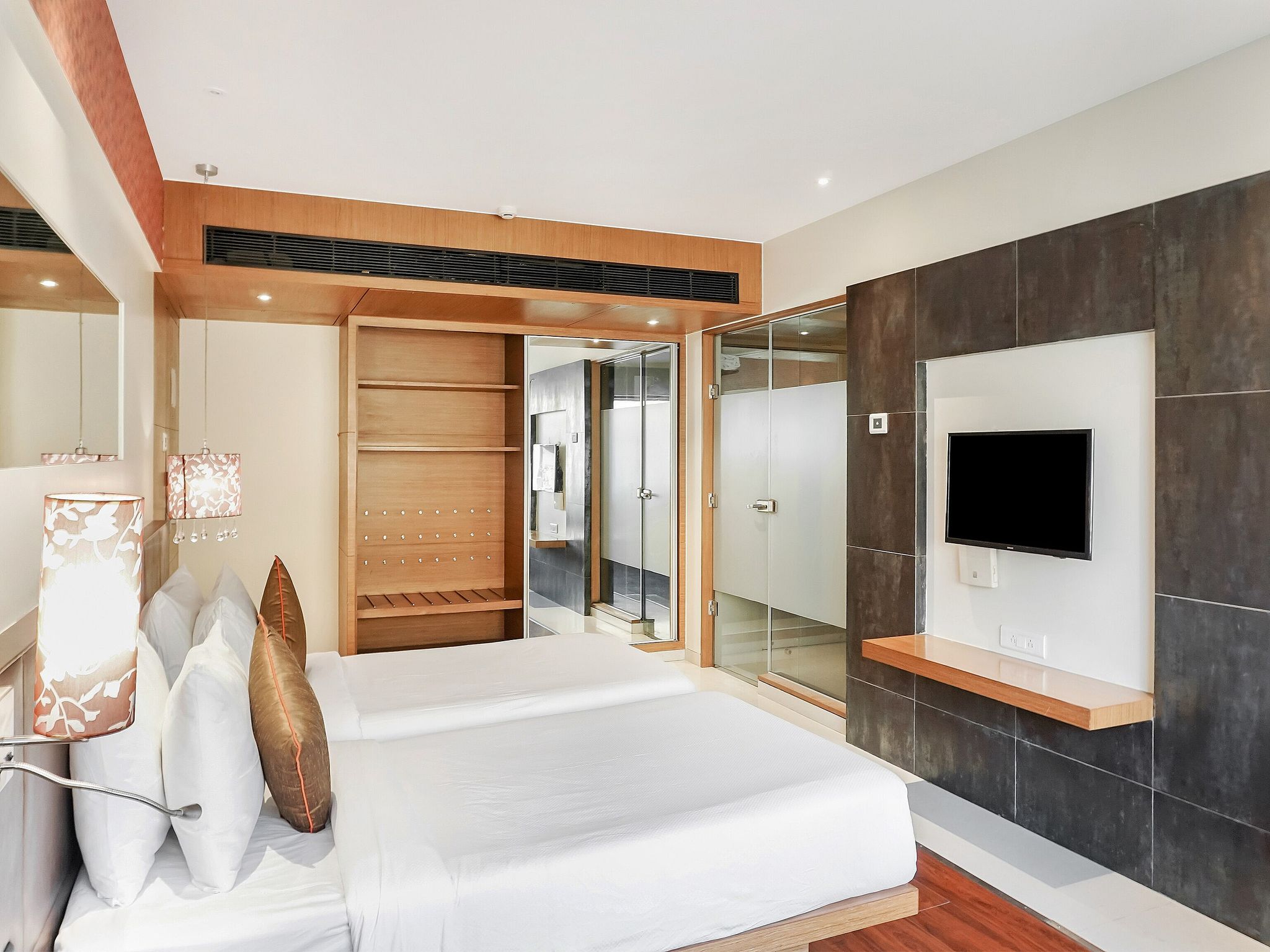 7 Apple Hotel Pimpri Pune Premium Suite Queen Bed 2