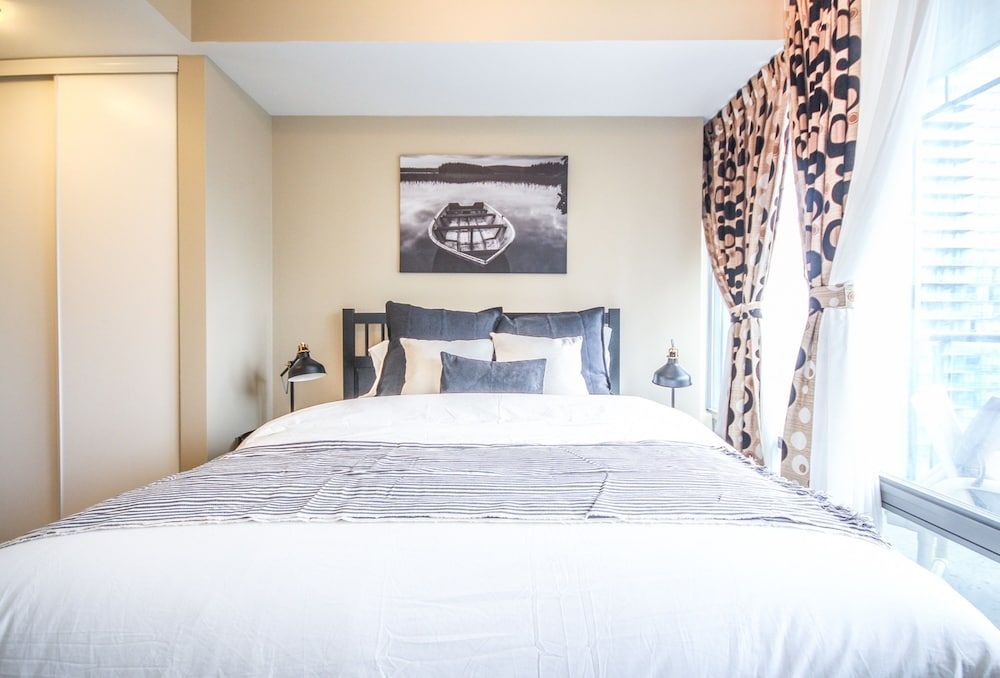 undefined Sarkar Suites - YorkVille 6