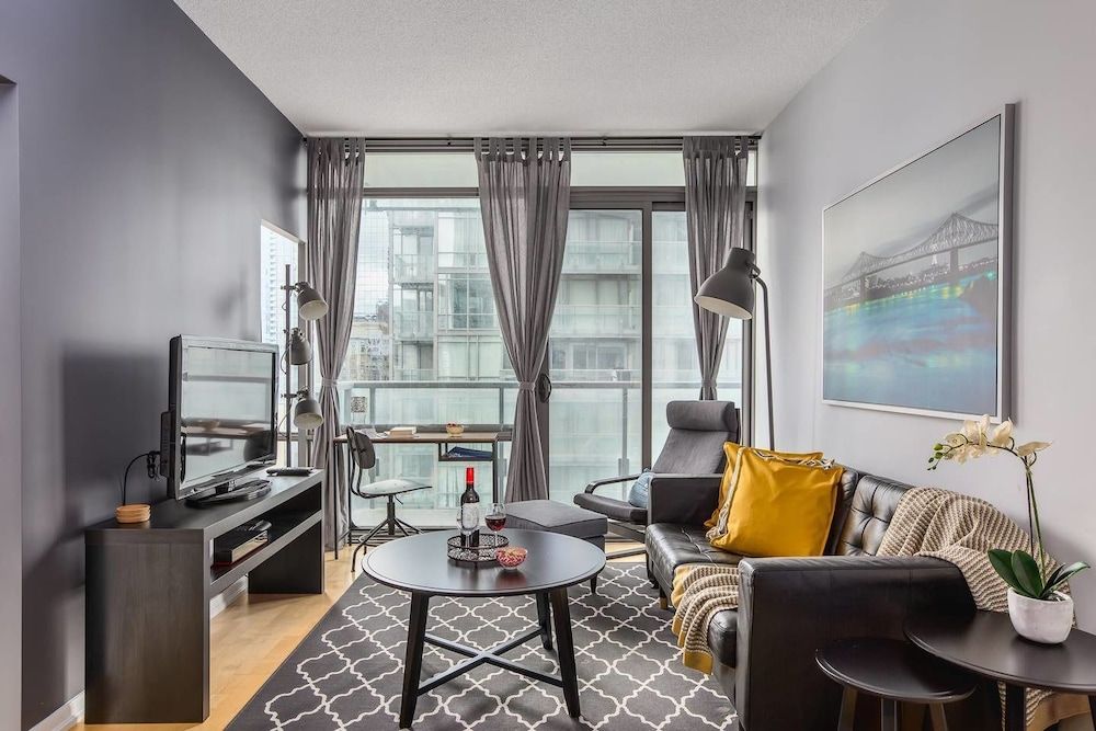 Luxurious 2-bedroom Condo Apartment (2 Bedrooms) 12