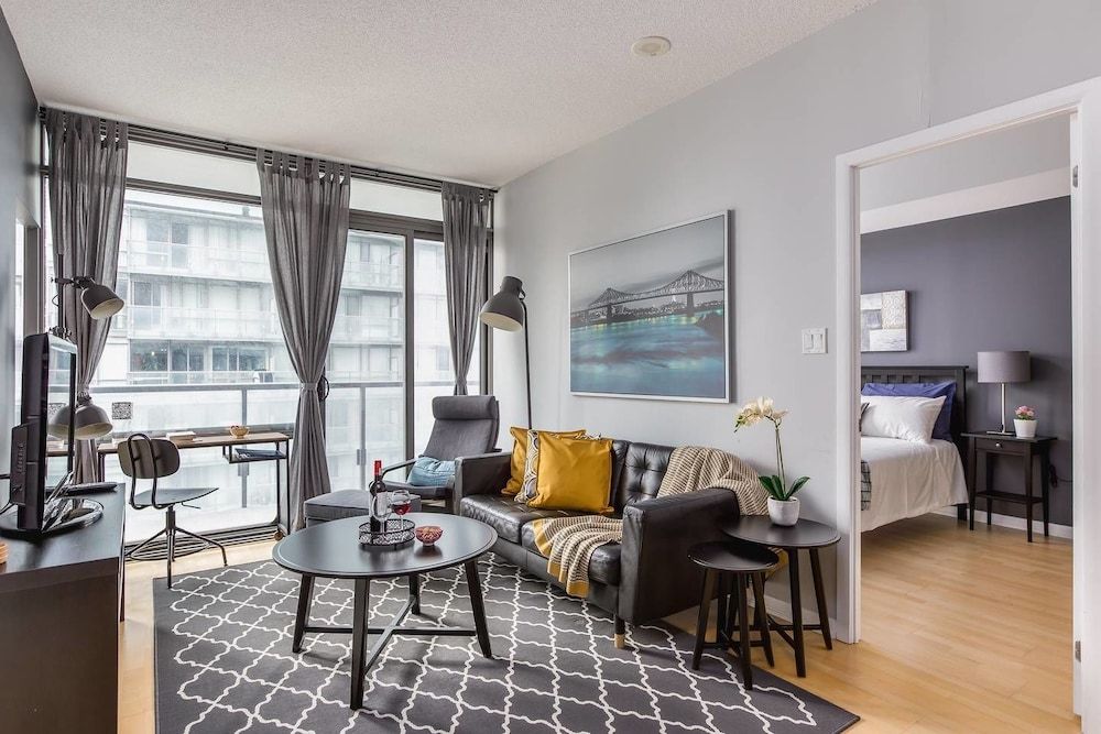 Luxurious 2-bedroom Condo Apartment (2 Bedrooms) 10