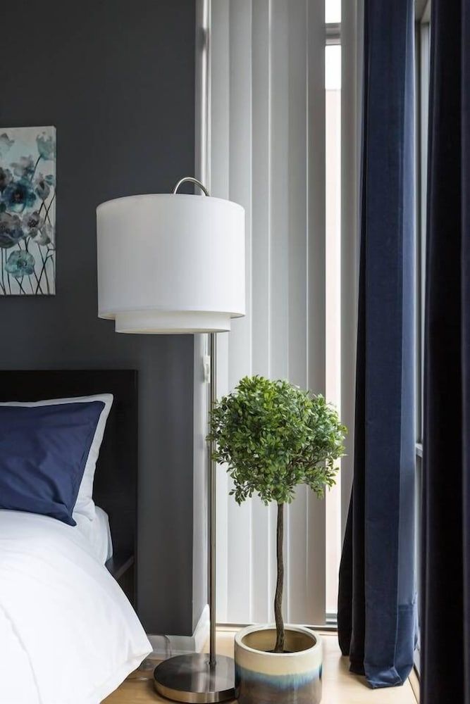 Luxurious 2-bedroom Condo Apartment (2 Bedrooms) 11