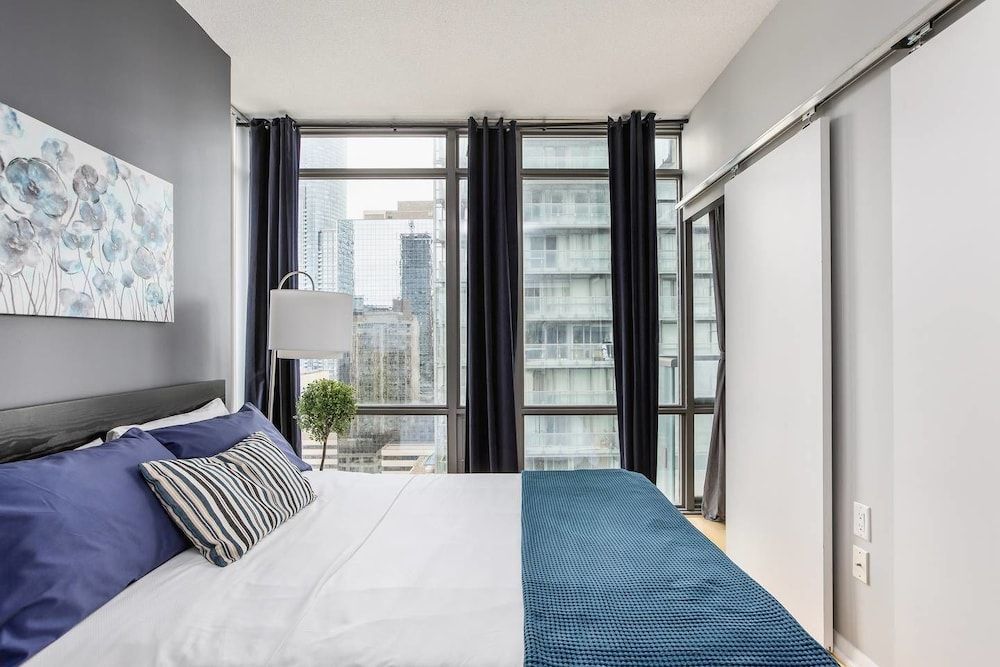 Luxurious 2-bedroom Condo Apartment (2 Bedrooms) 2