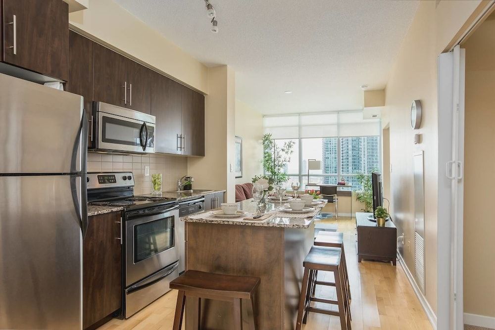Executive Condo in the Heart of Downtown Apartment (2 Bedrooms) 12