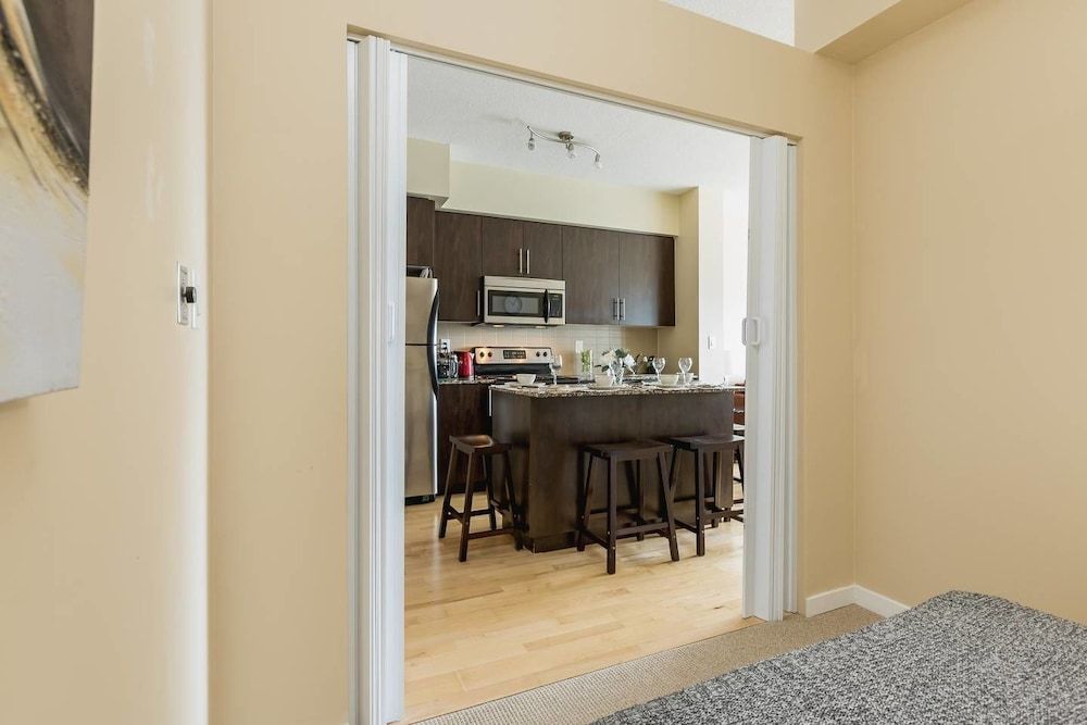 Executive Condo in the Heart of Downtown Apartment (2 Bedrooms) 11