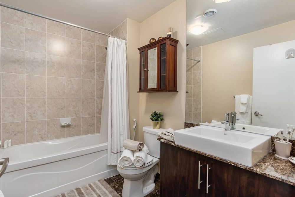 Executive Condo in the Heart of Downtown Apartment (2 Bedrooms) 18