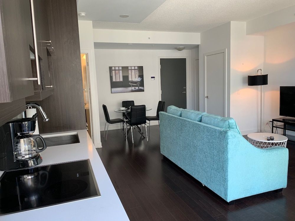 Sarkar Suites - Downtown Fashion Dist. Deluxe Condo 3