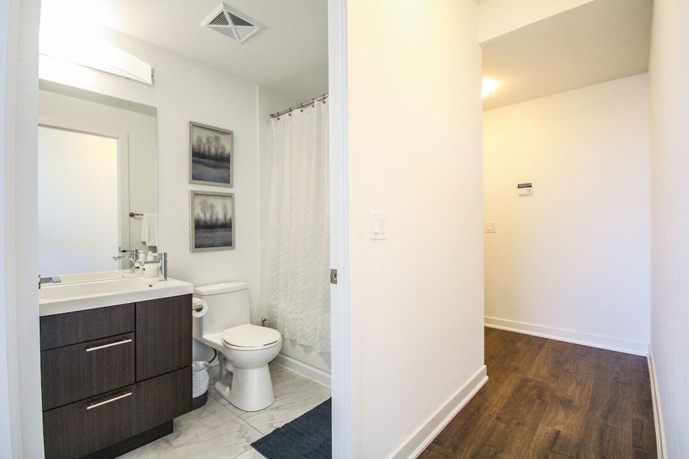 Sarkar Suites - Downtown Fashion Dist. Deluxe Condo 14