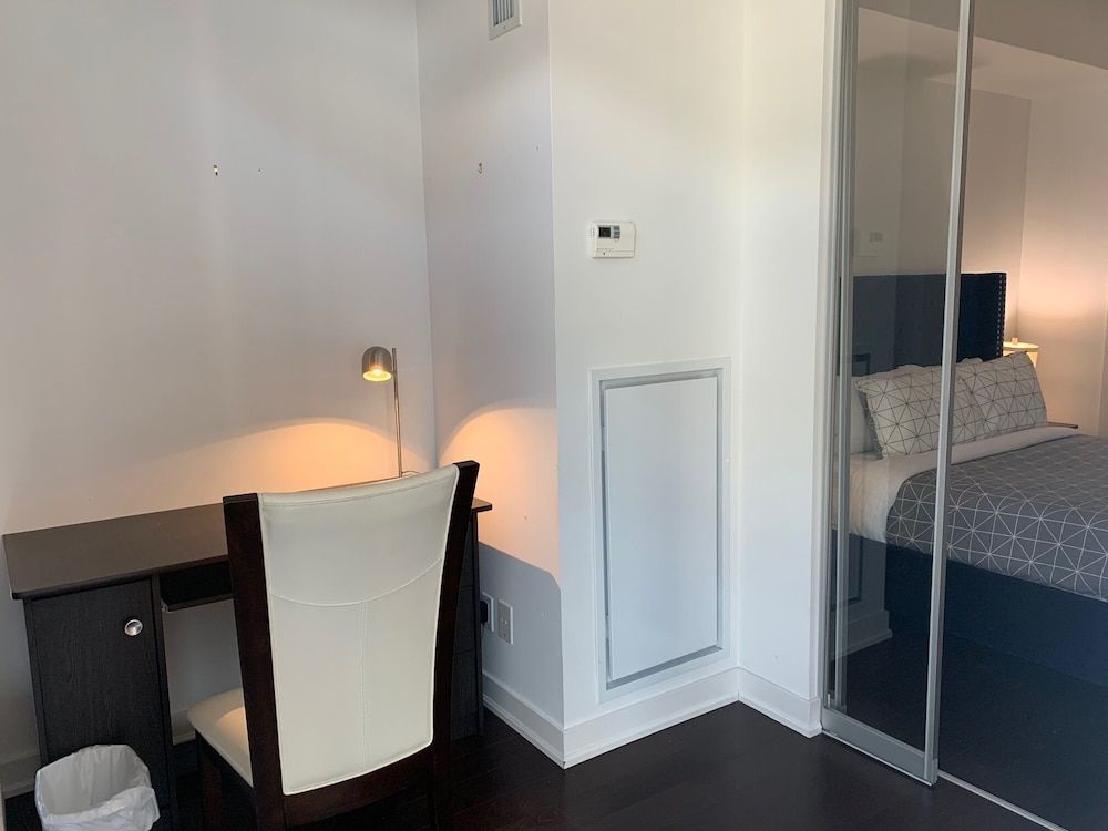 Sarkar Suites - Downtown Fashion Dist. Deluxe Condo 7