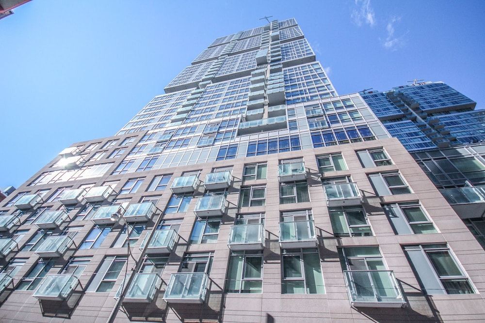 undefined Sarkar Suites - Downtown Fashion Dist. 6