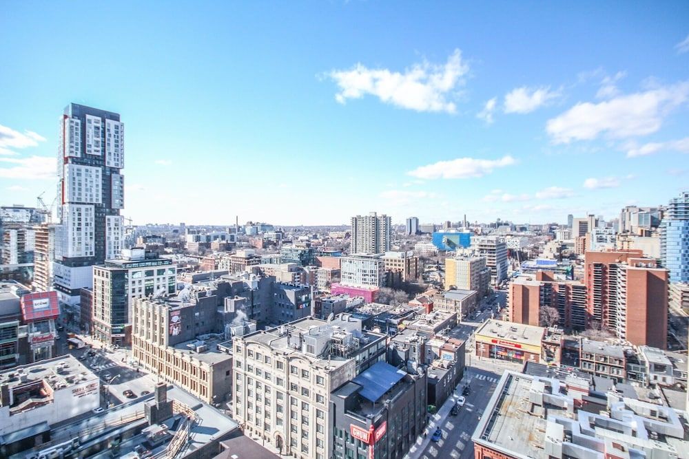 Sarkar Suites - Downtown Fashion Dist. Deluxe Condo 13