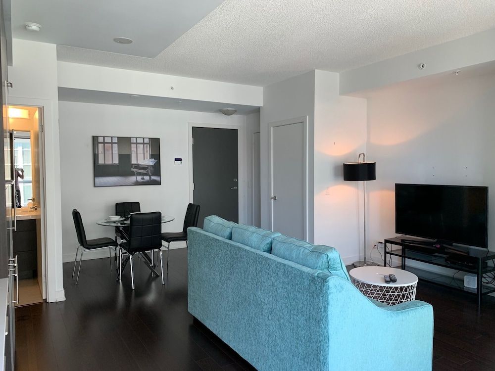 Sarkar Suites - Downtown Fashion Dist. Deluxe Condo 4