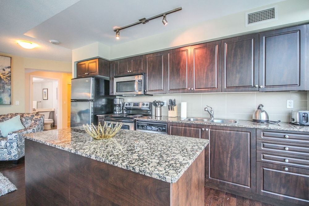 undefined Sarkar Suites - Fort York Blvd 7