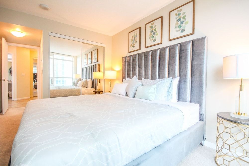 undefined Sarkar Suites - Fort York Blvd 3