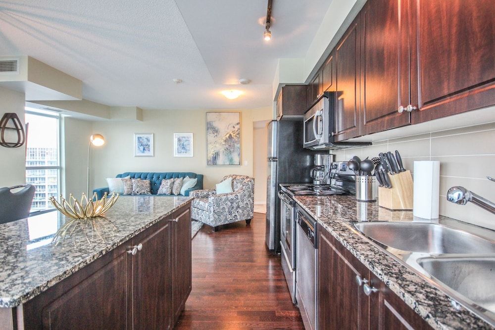 undefined Sarkar Suites - Fort York Blvd 6