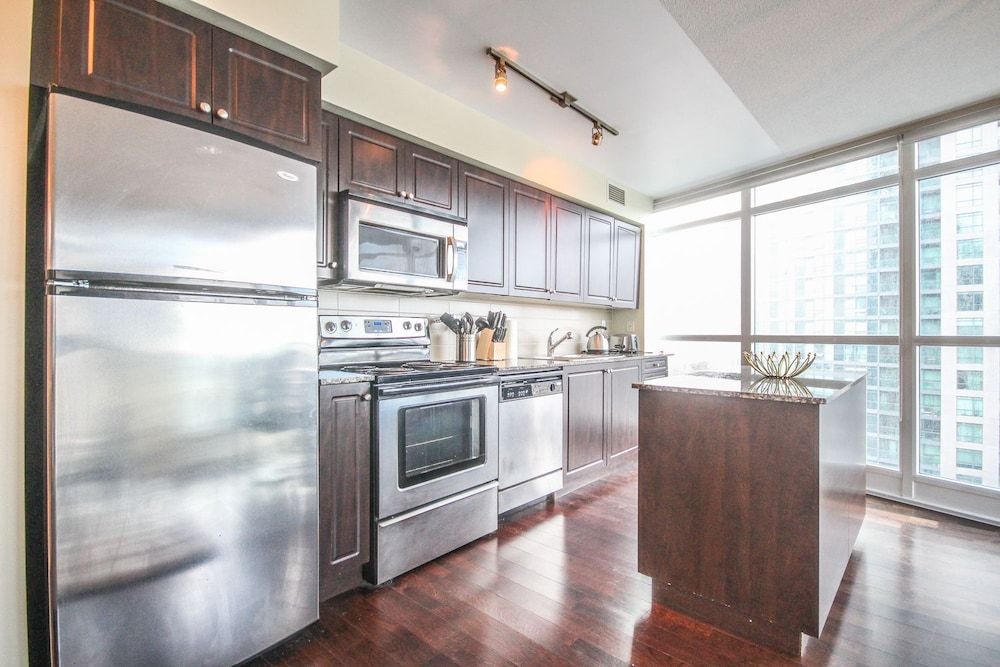 undefined Sarkar Suites - Fort York Blvd 4