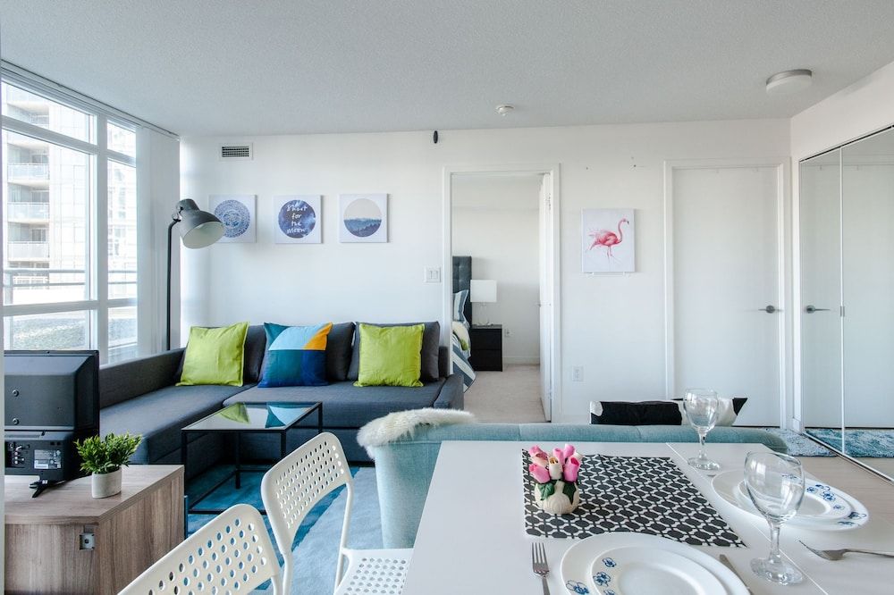 Gorgeous Luxury Condos near the CN Tower Economy Condo, 1 Bedroom, Balcony, Lakeside