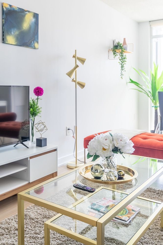Gorgeous Luxury Condos near the CN Tower Comfort Condo, 2 Bedrooms, City View, Beachfront 8