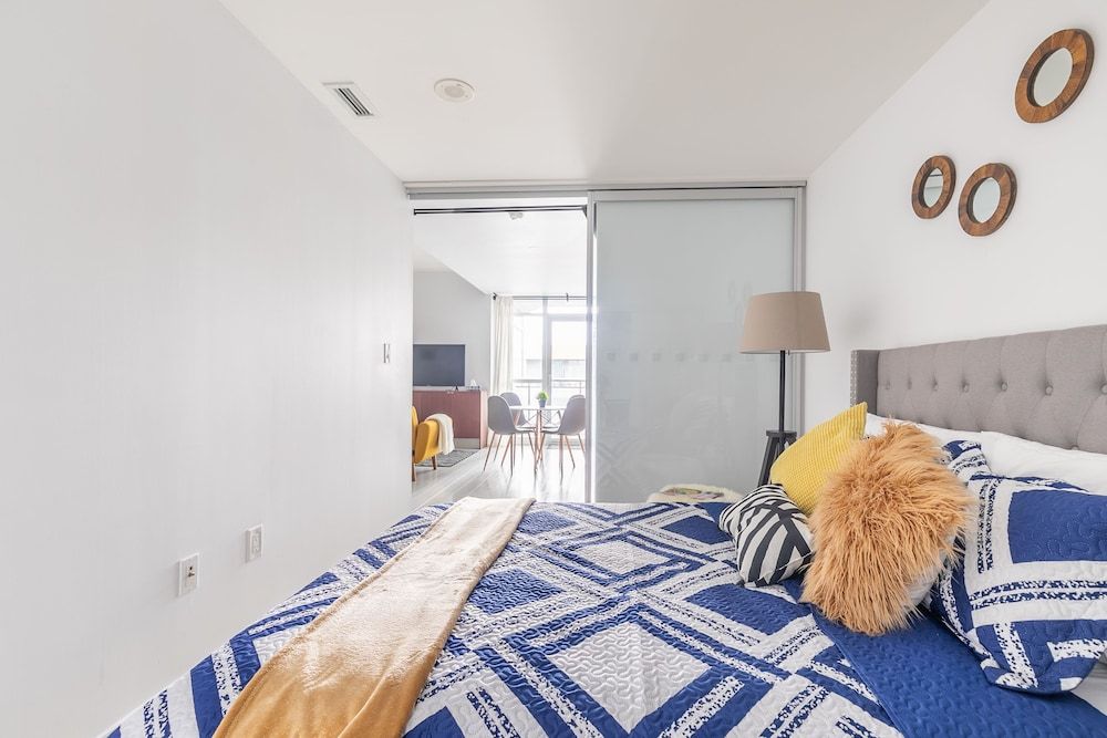 undefined Gorgeous Luxury Condos near the CN Tower 5