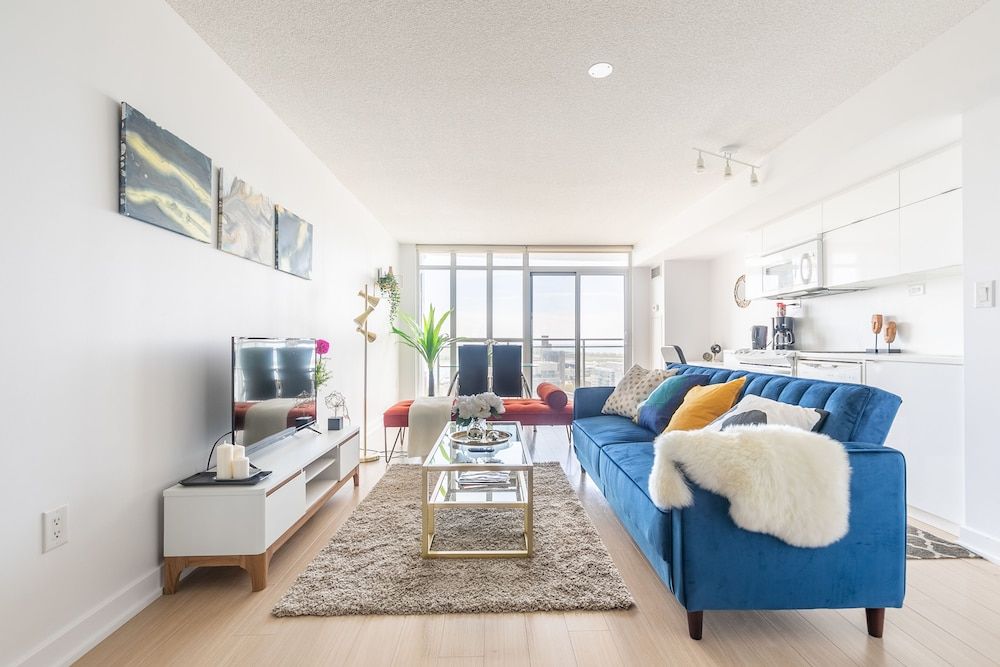 Gorgeous Luxury Condos near the CN Tower Comfort Condo, 2 Bedrooms, City View, Beachfront 21