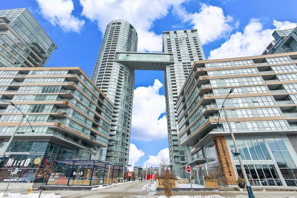 undefined Gorgeous Luxury Condos near the CN Tower
