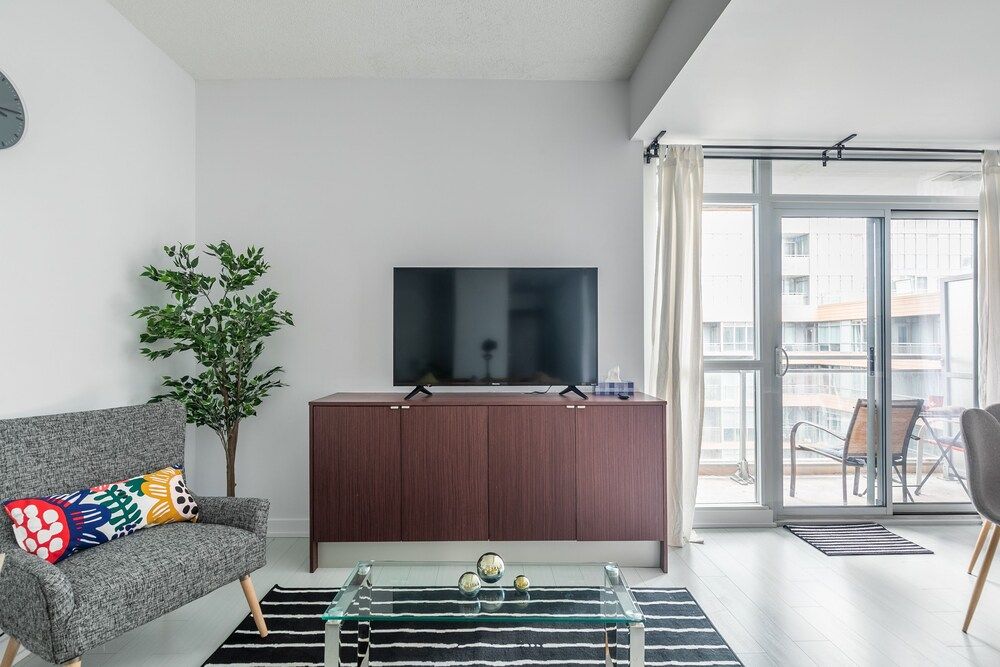 Gorgeous Luxury Condos near the CN Tower City Condo, 2 Bedrooms, City View, Lakeside 10