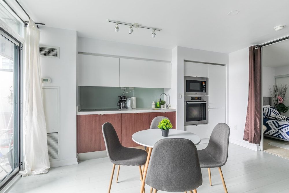 Gorgeous Luxury Condos near the CN Tower City Condo, 2 Bedrooms, City View, Lakeside 11