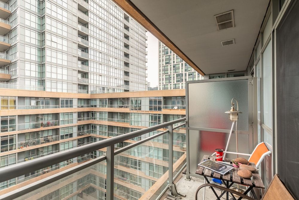 Gorgeous Luxury Condos near the CN Tower City Condo, 2 Bedrooms, City View, Lakeside 26