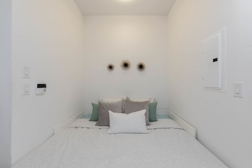 Elegant condo with stunning lake & views Premium Condo, 2 Bedrooms, City View, Sea Facing 12