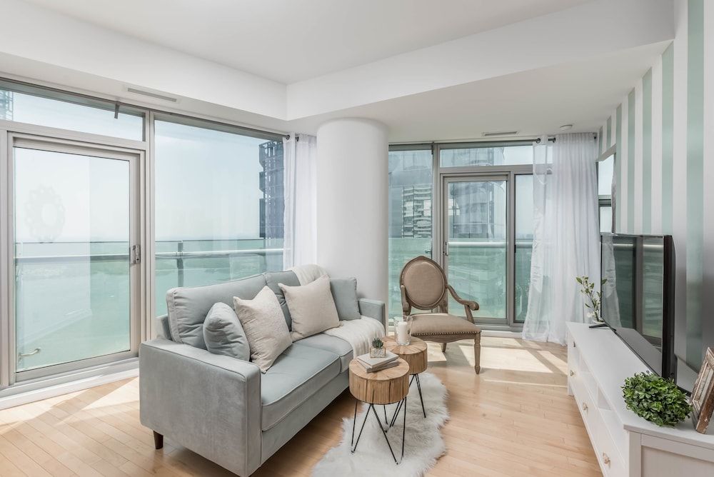 Elegant condo with stunning lake & views Premium Condo, 2 Bedrooms, City View, Sea Facing 2