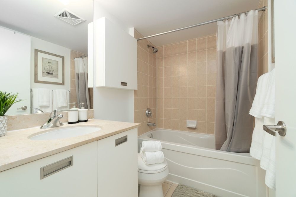 Modern Condo in Financial District Premium Room 19