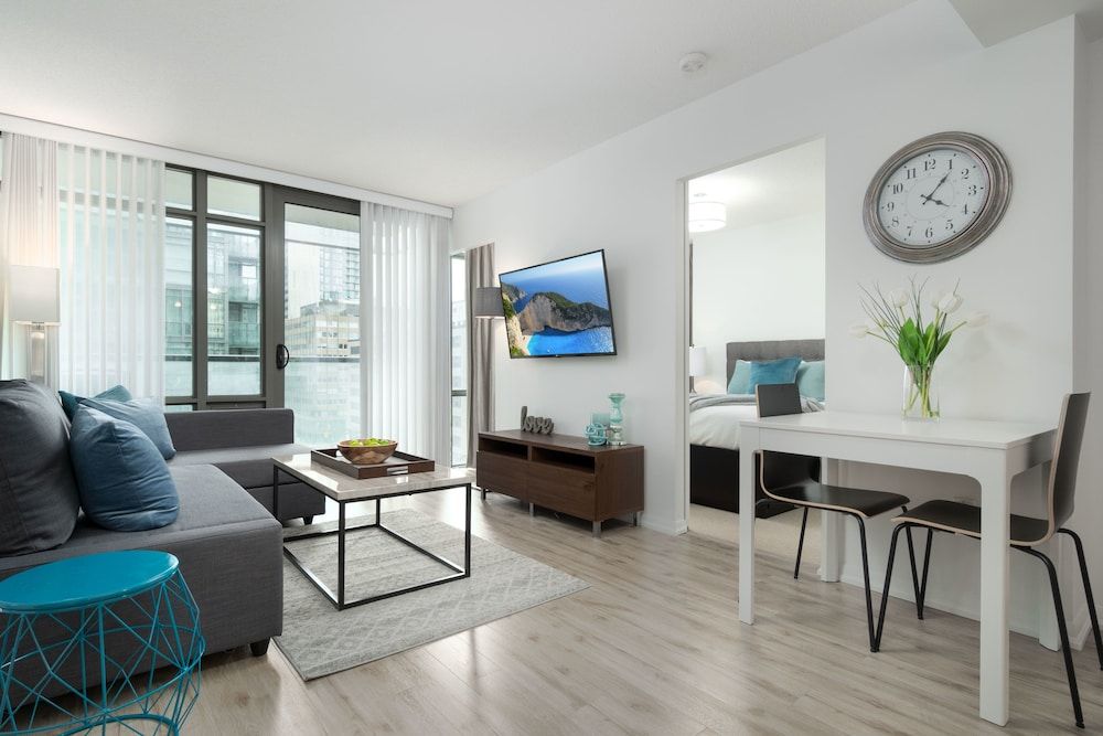 Modern Condo in Financial District Premium Room 22