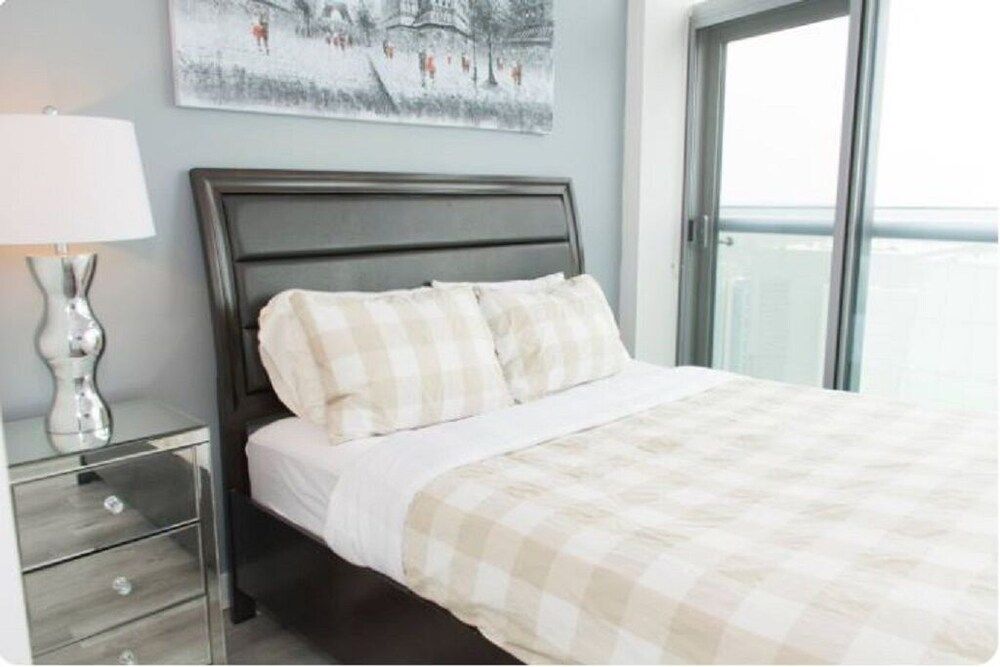 undefined Luxury Condos at York Street 8