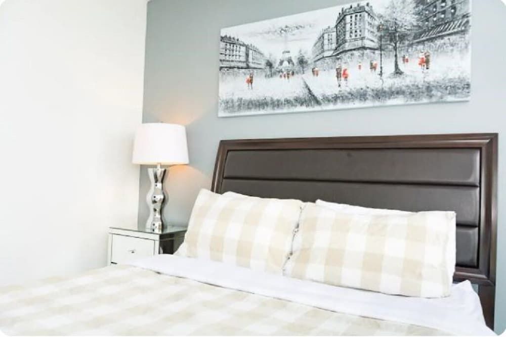 undefined Luxury Condos at York Street 10