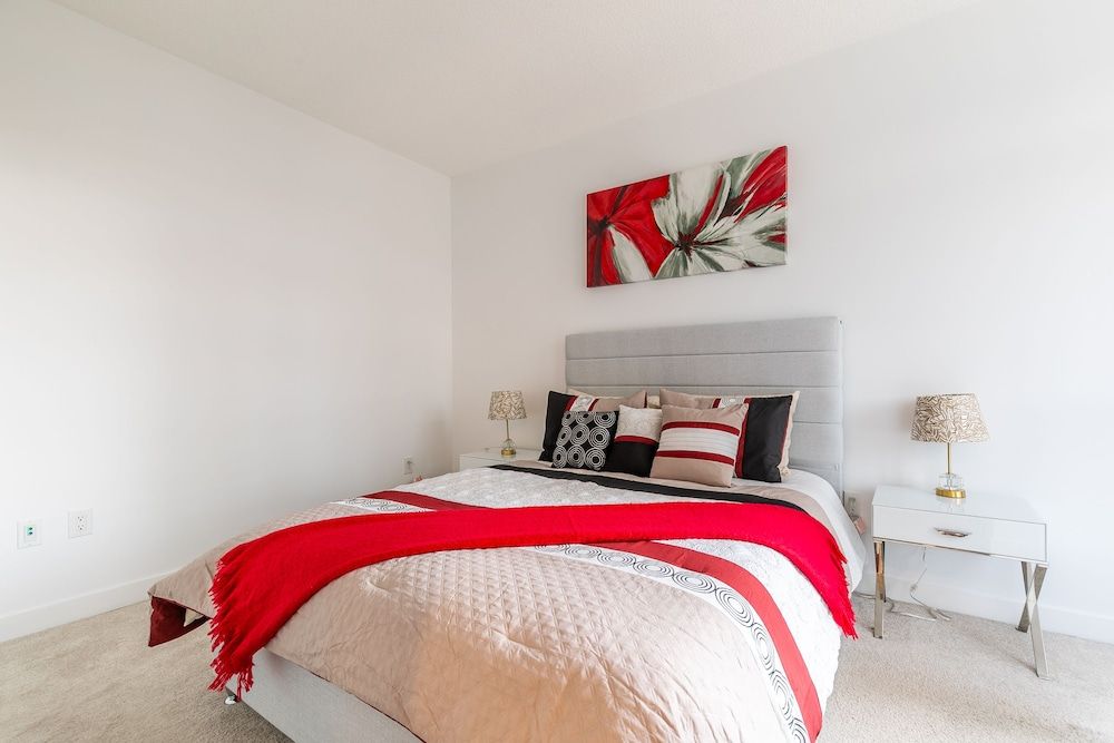 SkyTree - Condos in Heart of Downtown Classic Apartment (1039) 10