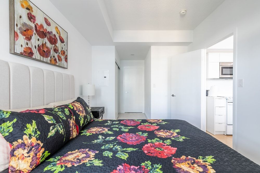 SkyTree - Condos in Heart of Downtown Classic Apartment (1039) 6