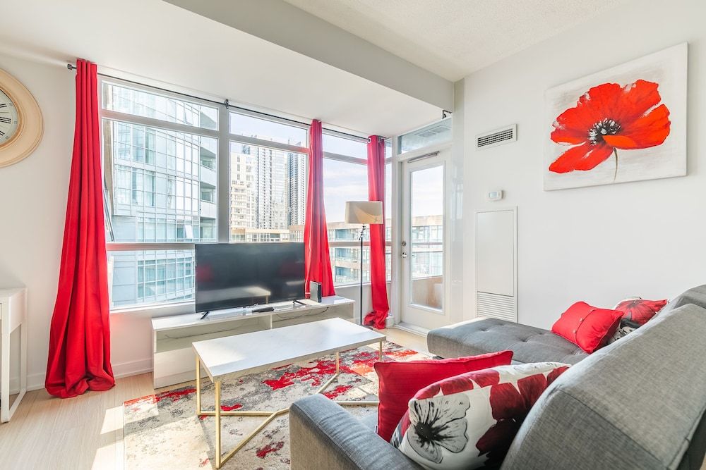 SkyTree - Condos in Heart of Downtown Classic Apartment (1039)