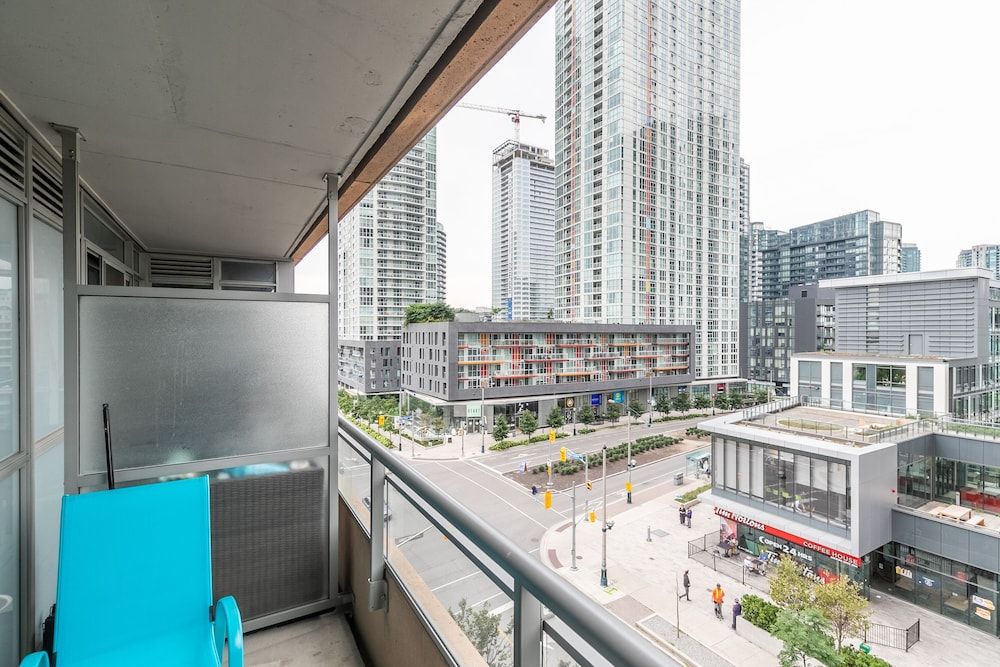 SkyTree - Condos in Heart of Downtown Design Condo (606) 26