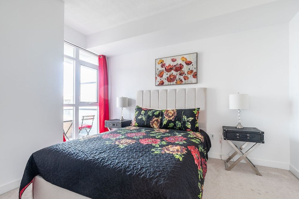 SkyTree - Condos in Heart of Downtown Classic Apartment (1039) 5