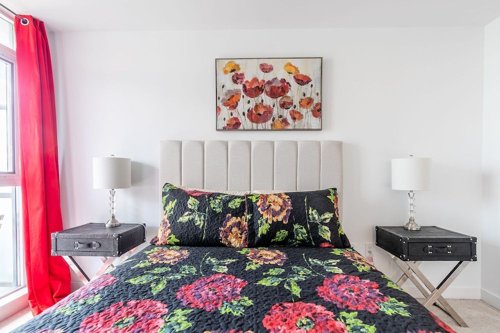 SkyTree - Condos in Heart of Downtown Classic Apartment (1039) 2