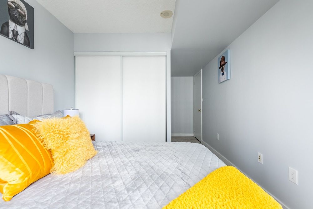 undefined SkyTree - Condos in Heart of Downtown 6