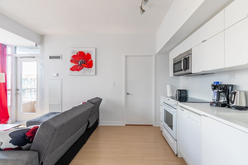 SkyTree - Condos in Heart of Downtown Classic Apartment (1039) 14