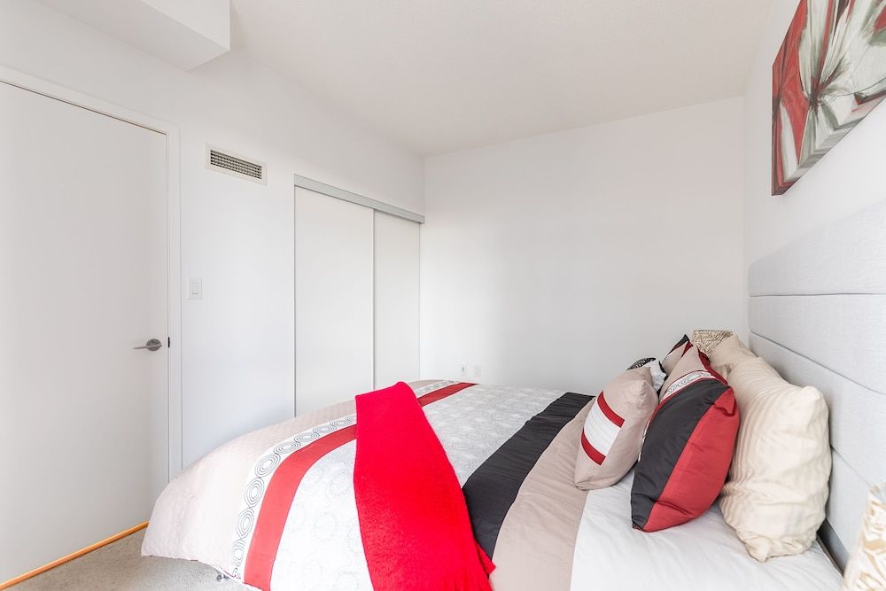 SkyTree - Condos in Heart of Downtown Classic Apartment (1039) 11