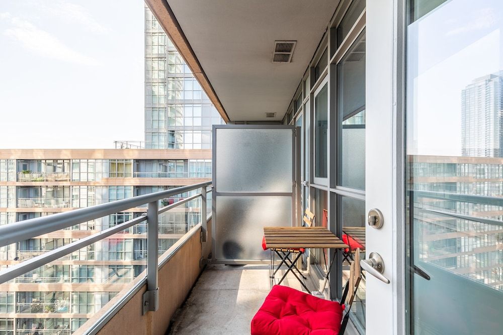 SkyTree - Condos in Heart of Downtown Classic Apartment (1039) 25